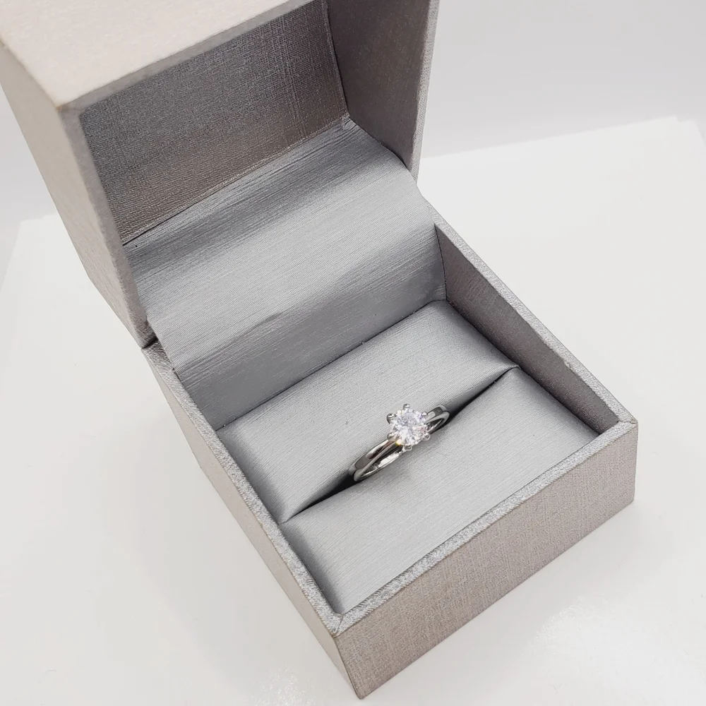 Solitaire Engagement Ring | Brilliant Round Cut | Timeless Luxury Sparkle